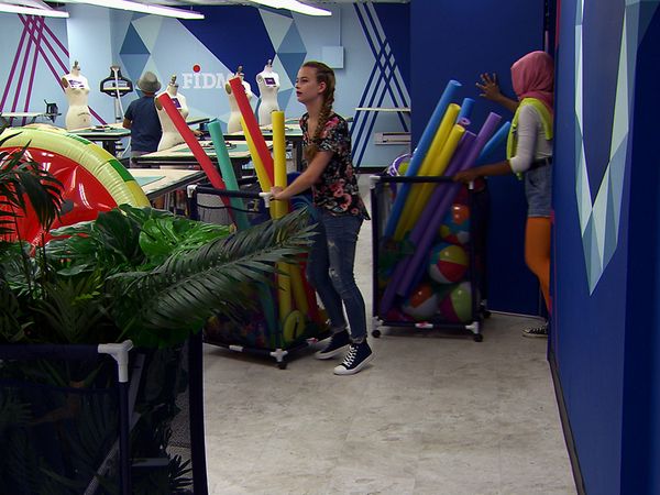 Project Runway: Junior - An Unconventional Pool Party