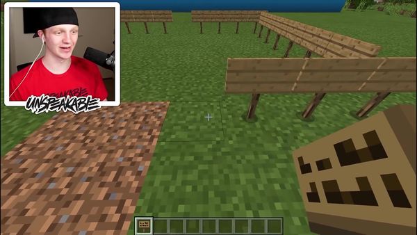 UnspeakablePlays - Making a House Out of Signs / Best Way to Defend Your House