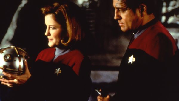 Star Trek: Voyager - Lazos Familiares, Parte 1
