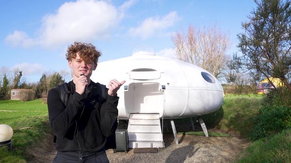 Ryan Trahan - I Tested OMG Airbnbs