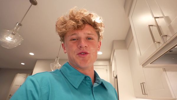 Ryan Trahan - Surviving Off Minecraft's Crafting Guide / The World's Cheapest Hotel