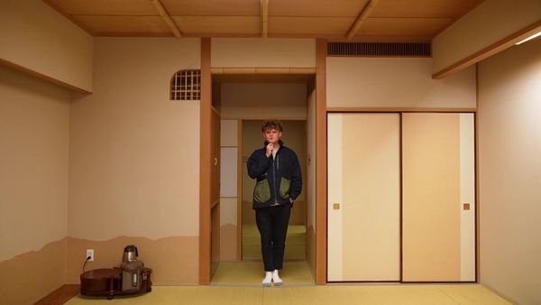 Ryan Trahan - I Tried Selling a Car for $0 / Overnight in the World's Oldest Hotel
