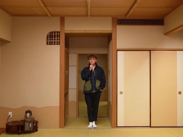 Ryan Trahan - I Tried Selling a Car for $0 / Overnight in the World's Oldest Hotel