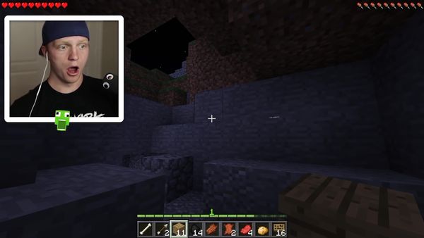 UnspeakablePlays - Chasing ASWD in Minecraft / Surviving on a House with ASWD