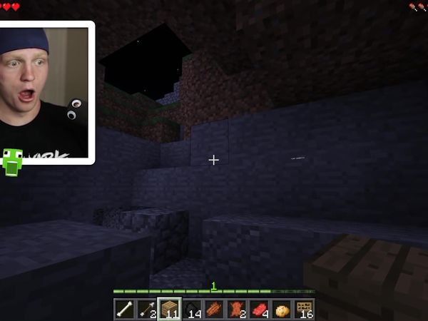 UnspeakablePlays - Chasing ASWD in Minecraft / Surviving on a House with ASWD