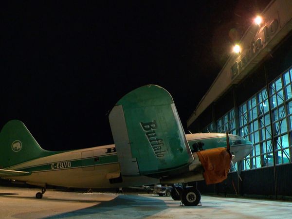 Pilotos Del Ártico - Aeroplano de Nieve
