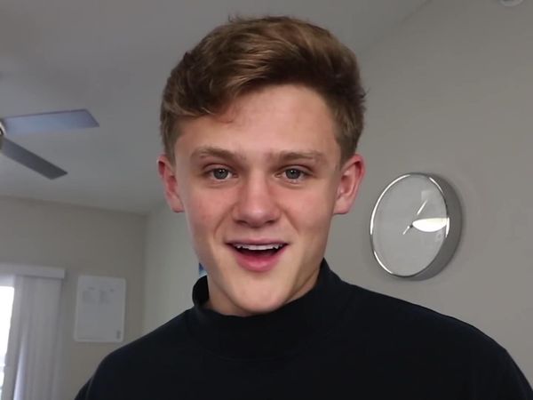 Ryan Trahan - AirDropping Actual $100 Bills to Strangers / AirPods Conspiracy Theory
