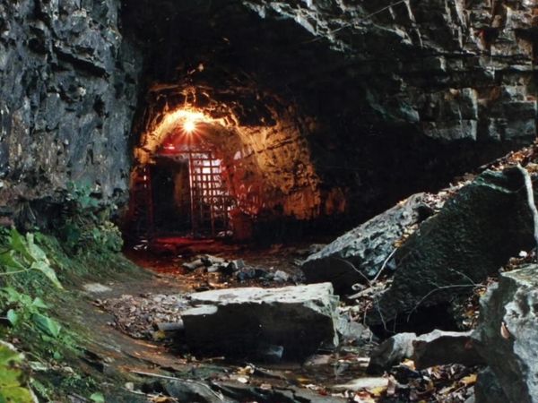 Kendall Rae - Legend of the Bell Witch Haunting