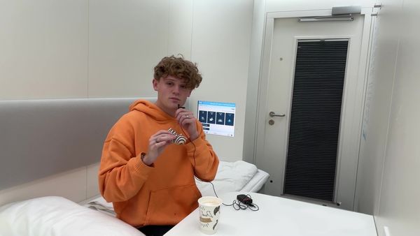 Ryan Trahan - I Tried Airport Sleep Pods