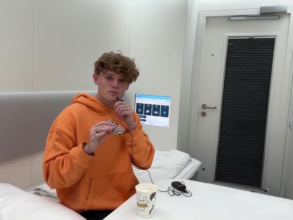 Ryan Trahan - I Tried Airport Sleep Pods