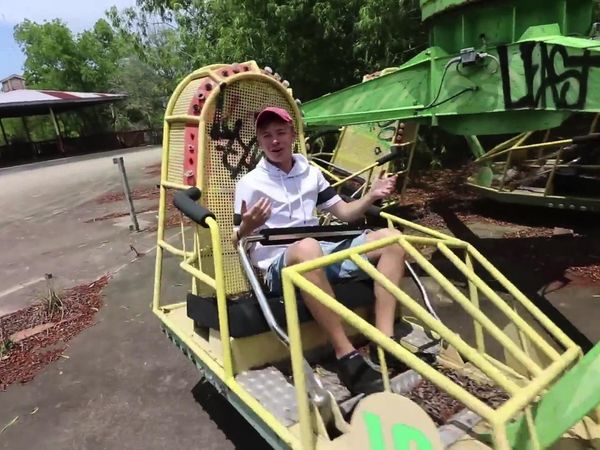 Sam and Colby - Exploring an Abandoned Six Flags