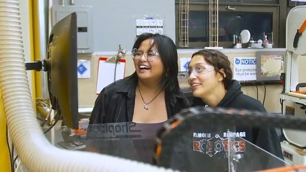 Mission Unstoppable with Miranda Cosgrove - Bots, Bioengineering, and Bacteria