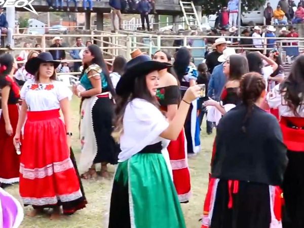 Estrellas del Jaripeo - Sanambo