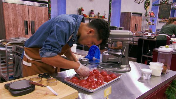 Holiday Baking Championship - Hosting the Holidays