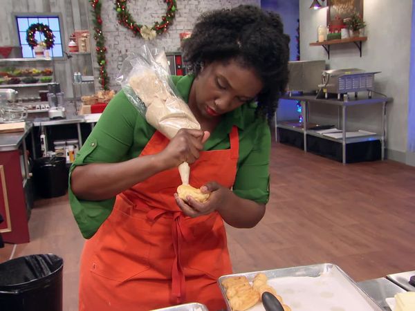 Holiday Baking Championship - Holiday Artistry