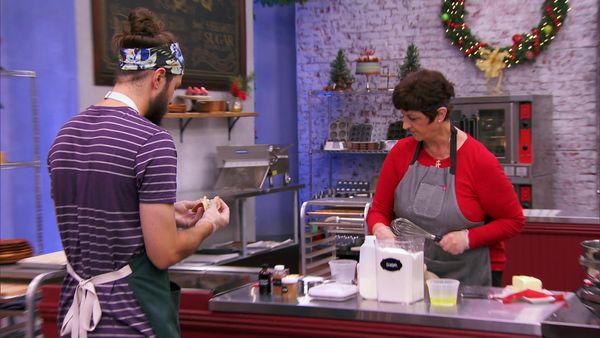 Holiday Baking Championship - Topsy-Turvy Holidays