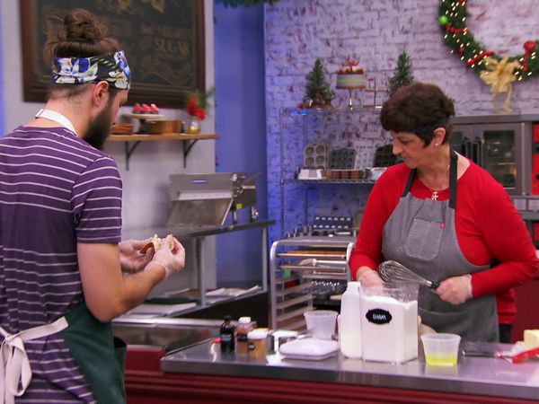Holiday Baking Championship - Topsy-Turvy Holidays