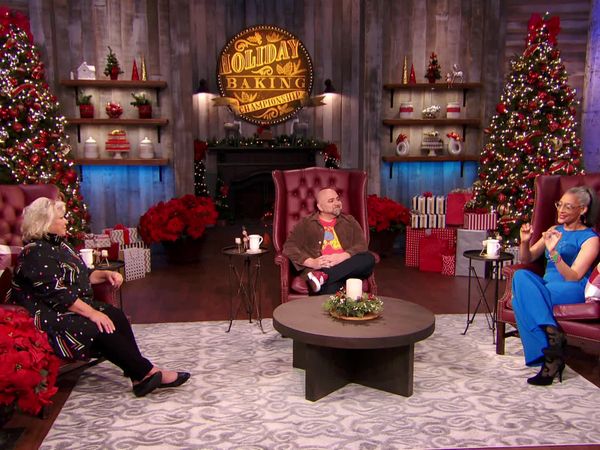 Holiday Baking Championship - Sweet Secrets