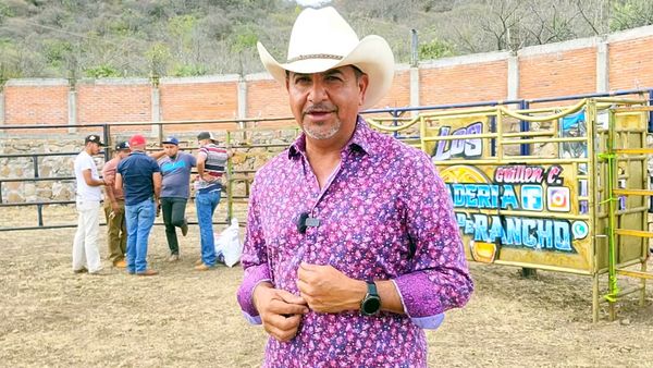 Estrellas del Jaripeo - Uruetaro
