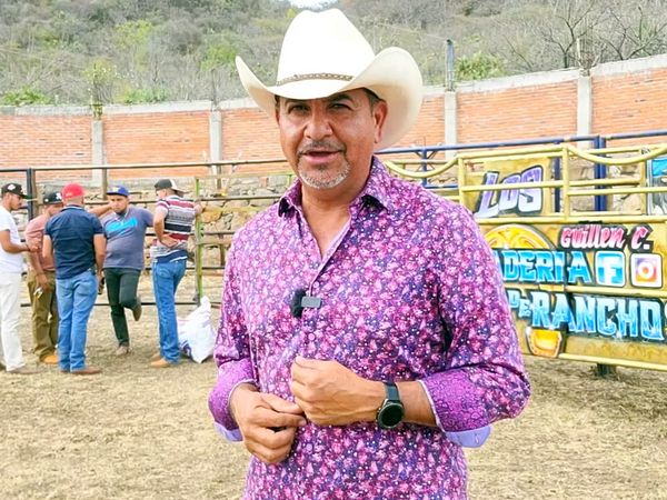 Estrellas del Jaripeo - Uruetaro
