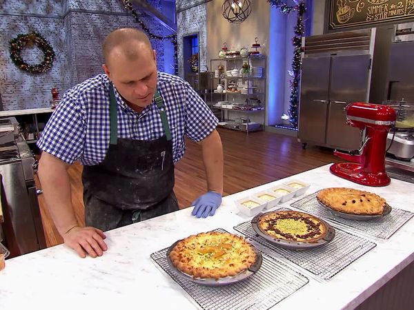 Holiday Baking Championship - It's not the Holidays Without Pie