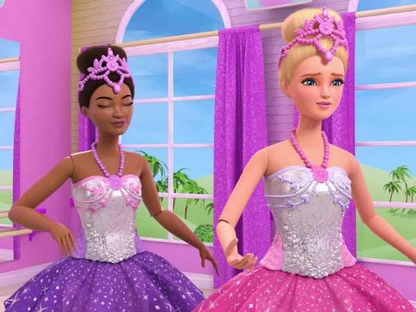 Barbie Dream Squad, Troop Rainbow - Anniversaire surprise pour Barbie!