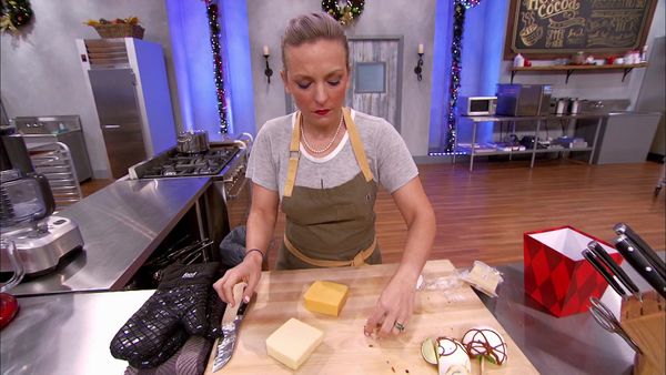 Holiday Baking Championship - Re-Gifting