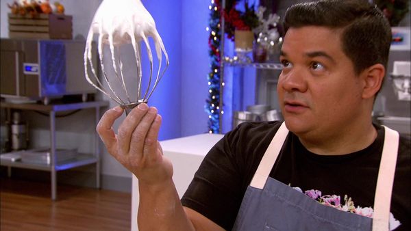 Holiday Baking Championship - Holiday Hoopla