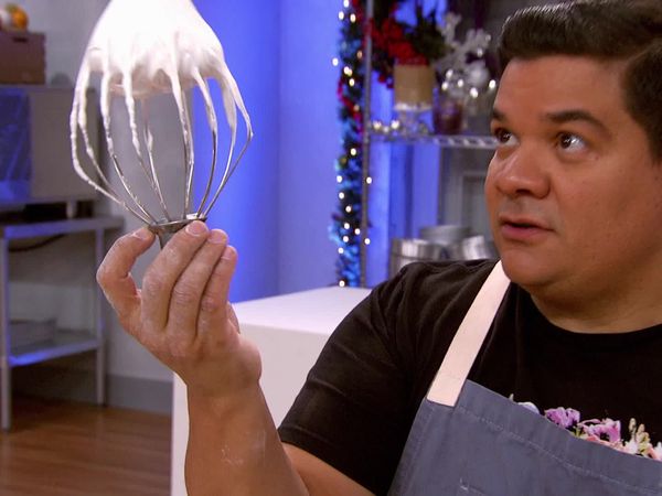 Holiday Baking Championship - Holiday Hoopla
