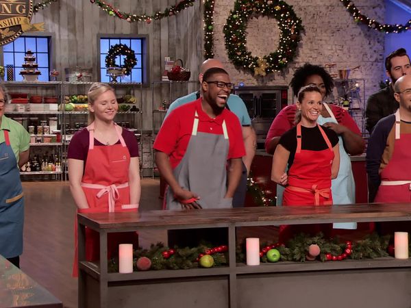 Holiday Baking Championship - Signs of the Season