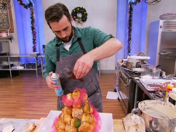 Holiday Baking Championship - Christmas Morning