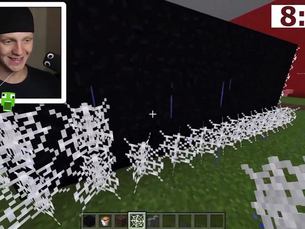 UnspeakablePlays - Best Ways to Defend Your House in Minecraft!