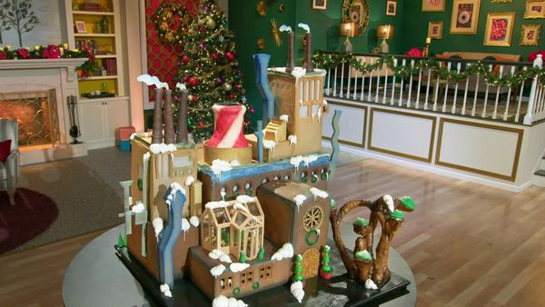 Holiday Gingerbread Showdown - Santa's Most Incredible Workshop