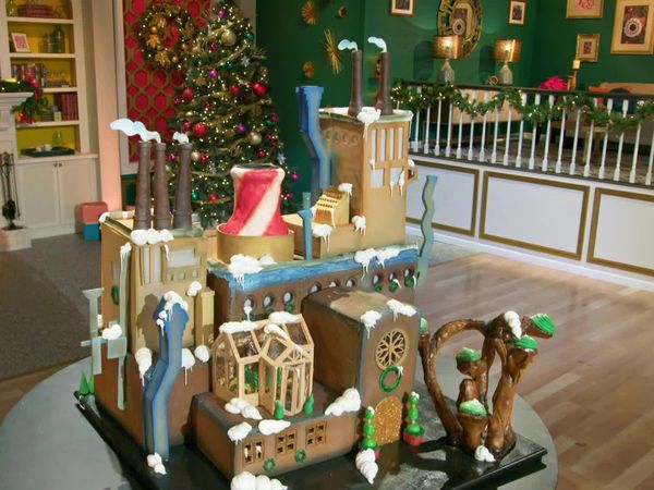 Holiday Gingerbread Showdown - Santa's Most Incredible Workshop