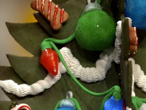 Holiday Gingerbread Showdown - Canine Christmas