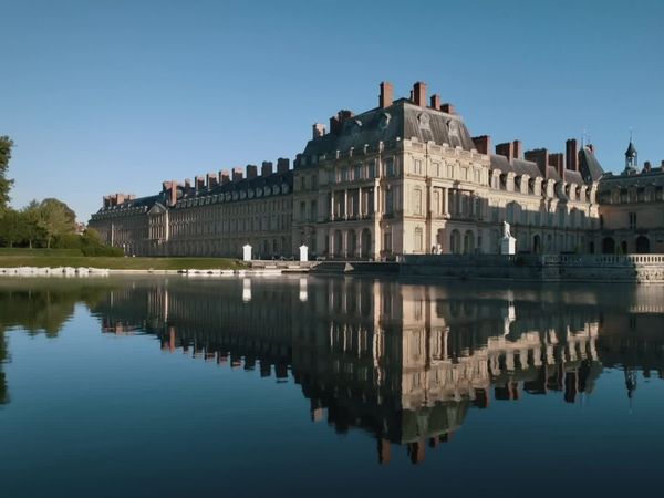 Iconic Landmarks - Fontainebleau: Building a Royal Palace