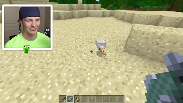 UnspeakablePlays - What If Minecraft Had No Color? / Mob Armor