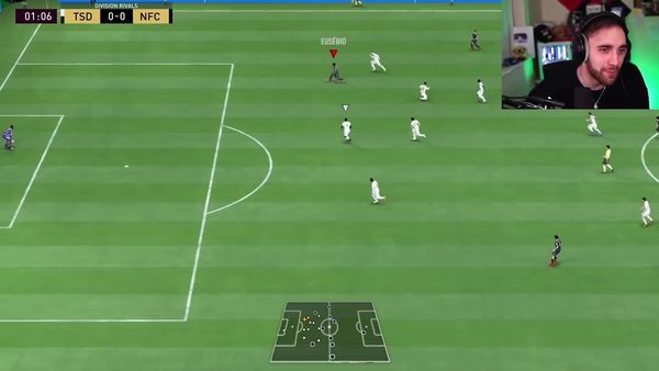 Futcrunch - I Survived 30 Days of FIFA / I Opened Icon Packs for Every Goal I Scored