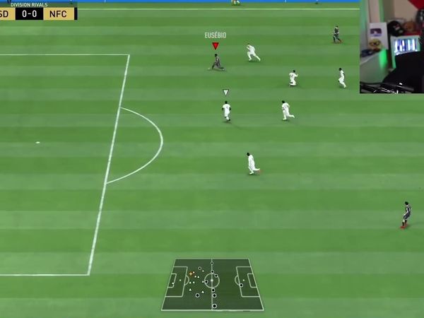 Futcrunch - I Survived 30 Days of FIFA / I Opened Icon Packs for Every Goal I Scored