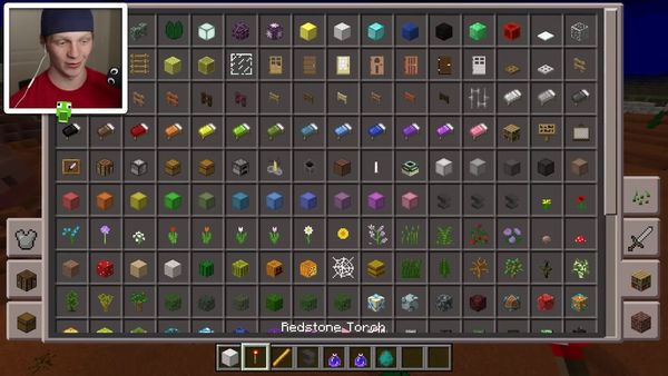 UnspeakablePlays - Running Minecraft House / Working iPhone in Minecraft