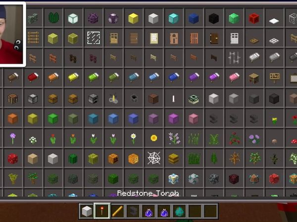 UnspeakablePlays - Running Minecraft House / Working iPhone in Minecraft