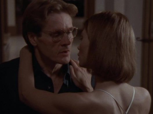 The Outer Limits: 1995 - Valerie 23