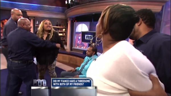 El show de Maury - ¿Mi prometido tuvo un trío con mis dos amigos?