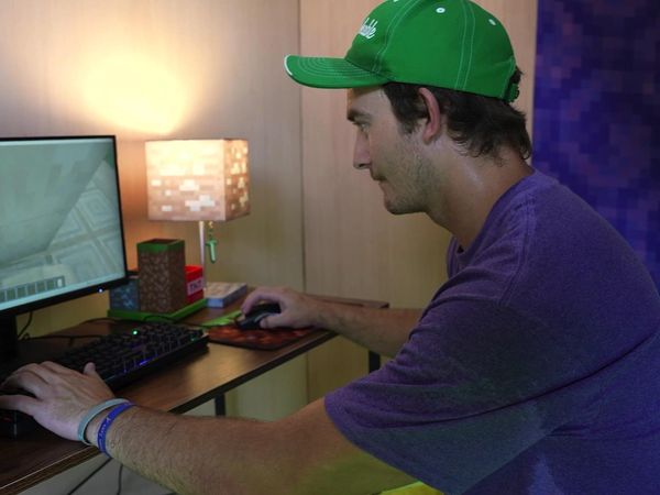 Unspeakable - $1 vs. $100,000 Gaming House