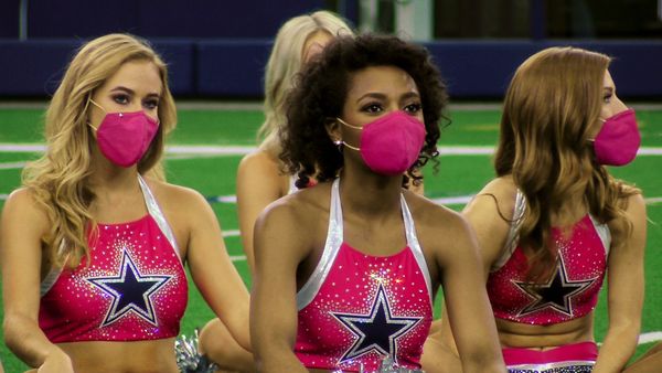 Dallas Cowboys Cheerleaders: Making the Team - Im Stadion