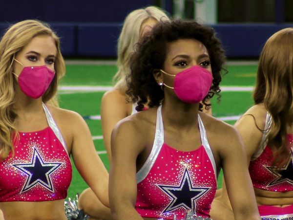 Dallas Cowboys Cheerleaders: Making the Team - Im Stadion