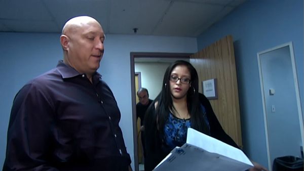 El show de Steve Wilkos en español - Los hombres se derrumban despues de los resultados