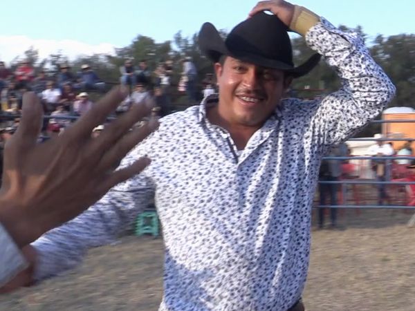 Ahí viene el toro - Destructores En Casacuarán