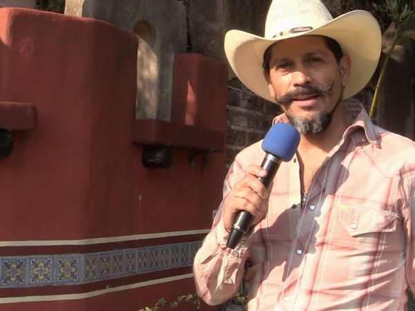Ahí viene el toro - Rancho Las Cubatas en Charo