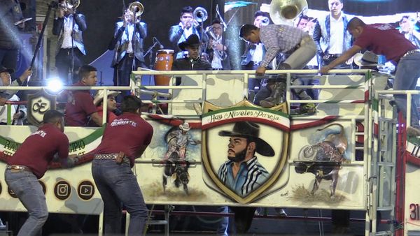 Ahí viene el toro - Ranchos Los Huracanes, El principio, Los Fulminantes y Los Divinos en Bajhí Tecozautla